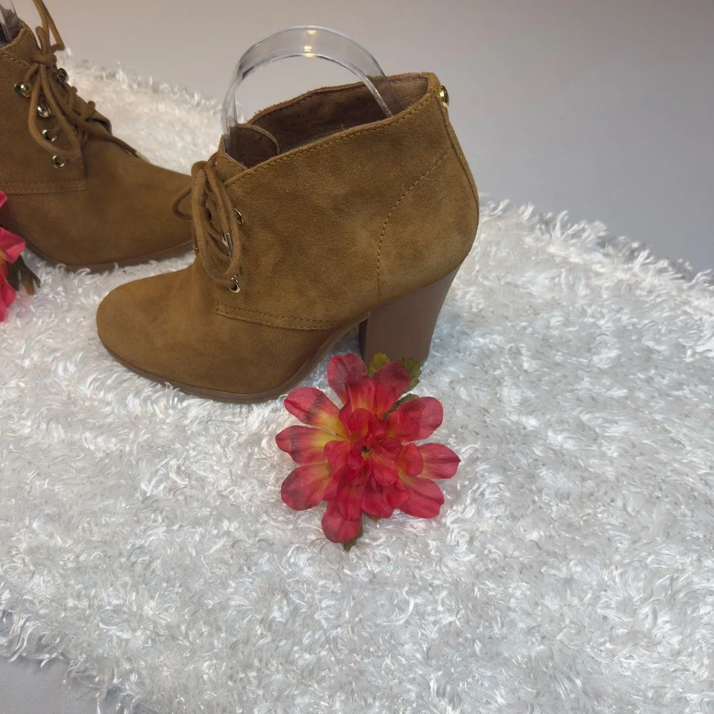 Michael Kors Tan Suede Lace Up 7 Ankle Boots Block Heel Lug Sole Gold Hardware